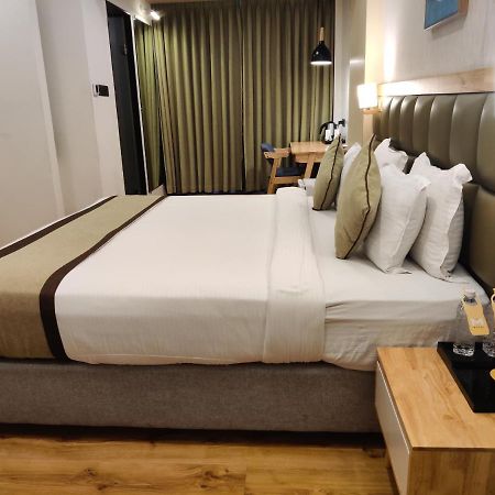 The M Hotel Rāipur Dış mekan fotoğraf